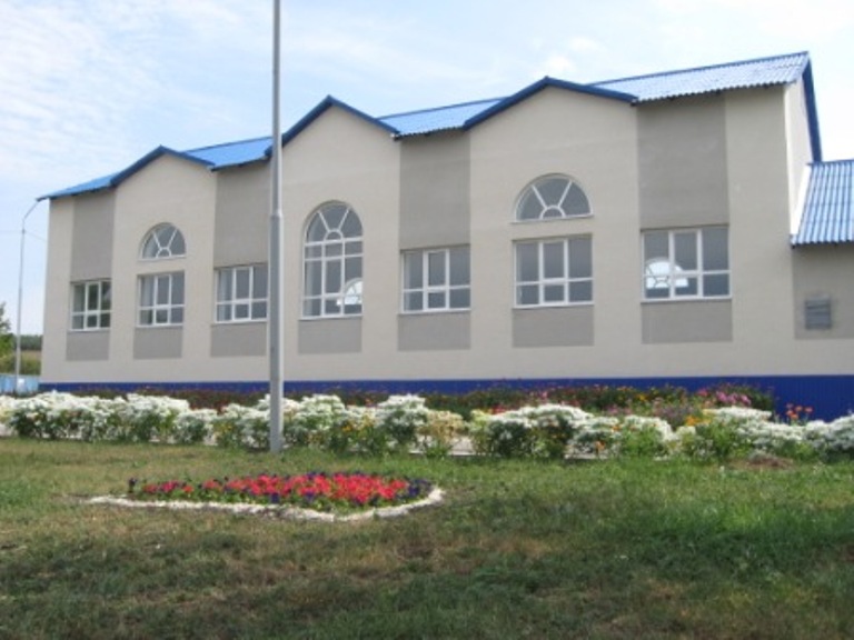 Здание  спортзала Ладомировской средней общеобразовательной школы